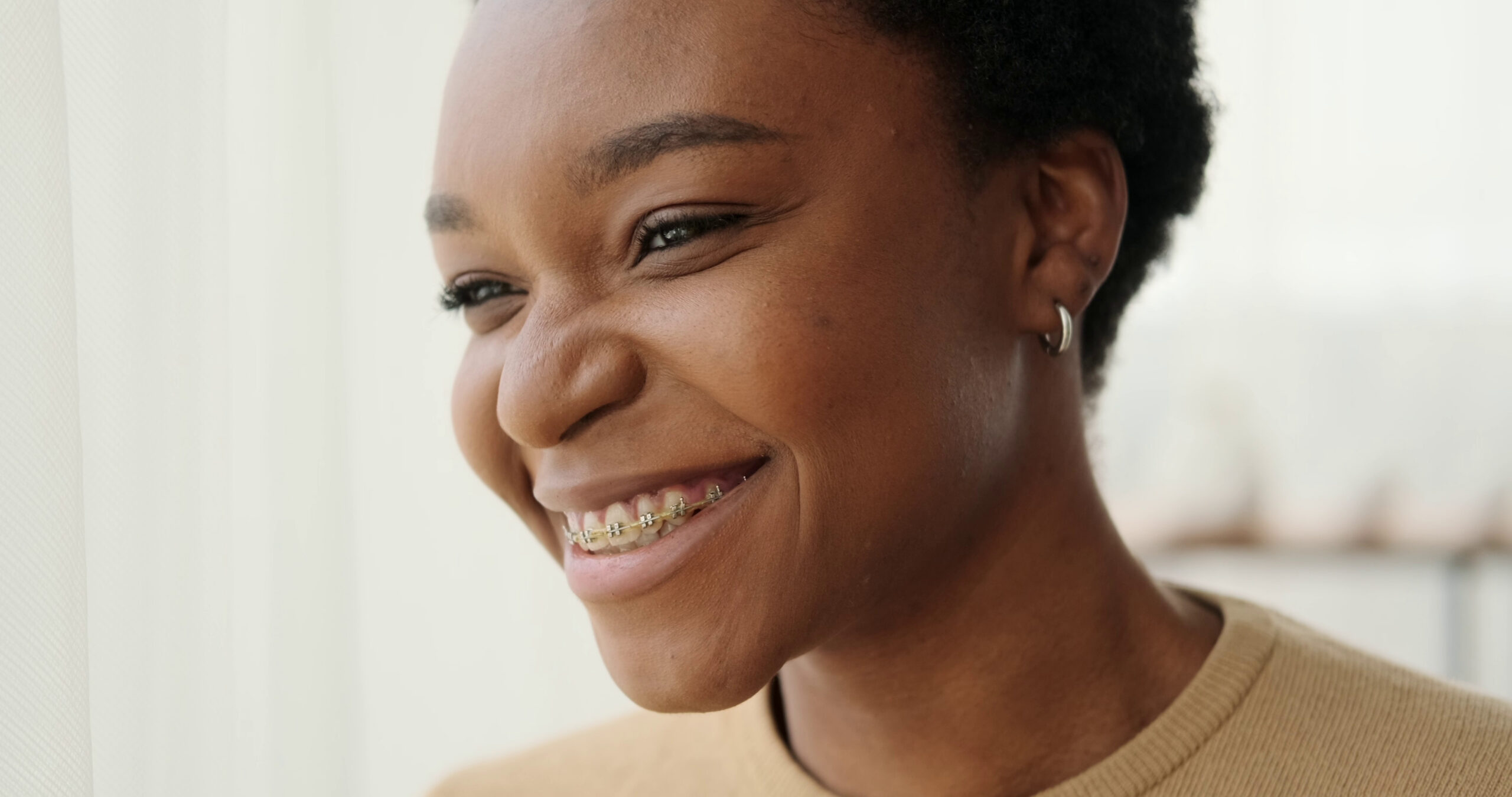 Cheerful adult woman smiling, adult orthodontic treatment at Brieden Orthodontics